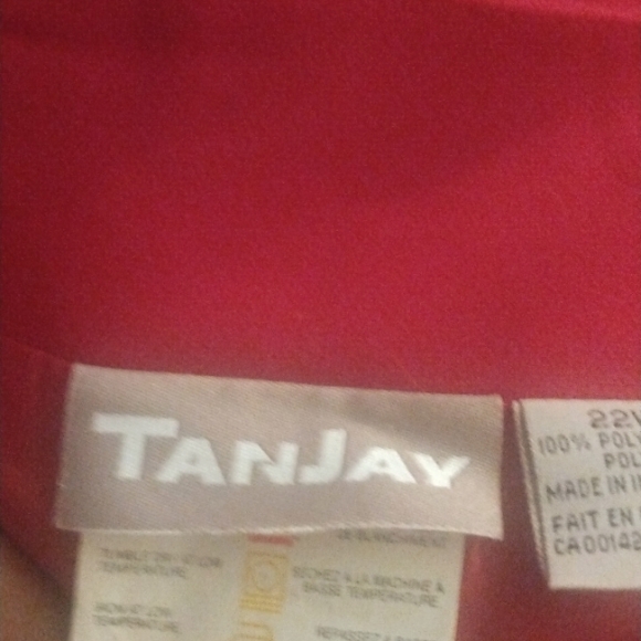 High front slit, knee length ,sexy red skirt. Size 22W.  Tanjay brand - Picture 5 of 7